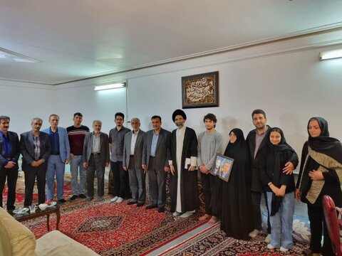 تصاویر/دیدار امام جمعه و فرماندار کاشان با خانواده شهید والامقام عباس واحدیان