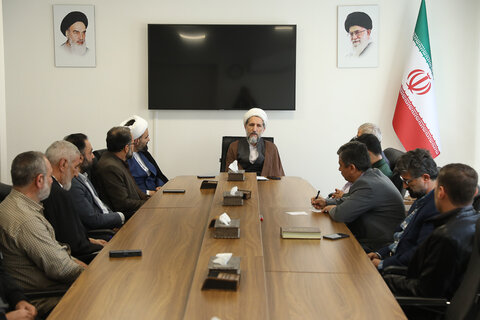 تصاویر / دیدار امام جمعه ارداق و جمعی از مسئولین و معتمدین بخش دشتابی با نماینده ولی فقیه در استان قزوین