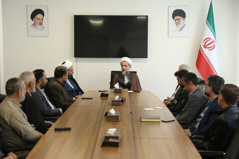 تصاویر / دیدار امام جمعه ارداق و جمعی از مسئولین و معتمدین بخش دشتابی با نماینده ولی فقیه در استان قزوین