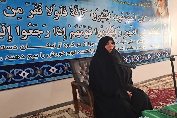 مسئولیت هدایت جامعه بر عهده طلاب است