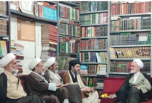 مدير الحوزات العلمية يزور أسرة الفقيد آية الله الحسيني الجلالي ويعرب عن تقديره لخدماته العلمية مدير الحوزات العلمية يزور أسرة الفقيد آية الله الحسيني الجلالي ويعرب عن تقديره لخدماته العلمية
