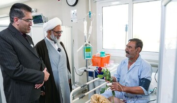 با حضور در کنار بیماران، به آن‌ها روحیه و امید بدهیم+تصاویر