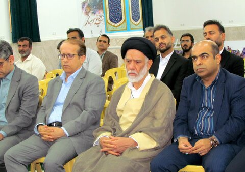 تصاویر/توزیع بسته‌های معیشتی رمضان در بندر دیّر