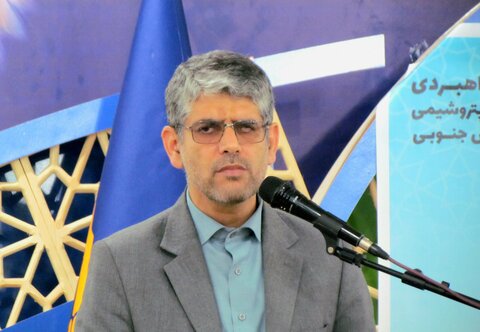 تصاویر/توزیع بسته‌های معیشتی رمضان در بندر دیّر