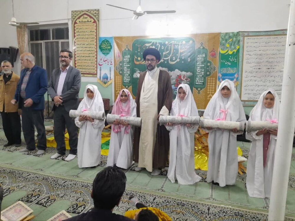 محفل انس با قرآن کریم در روستای ویدوجا برگزار شد+عکس