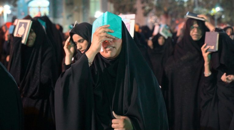 شب زنده داری مردم رودان در نخستین شب قدر+عکس