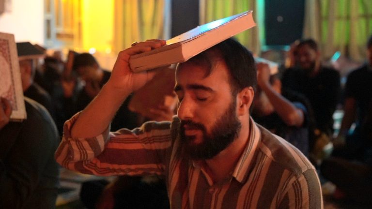 شب زنده داری مردم رودان در نخستین شب قدر+عکس