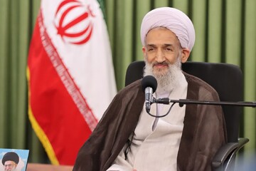 از شعر و شاعری برای پیشرفت مملکت استفاده کنیم