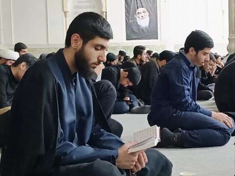 طلاب مدرسه علمیه فاطمی اولین شب قدر را در نجف اشرف احیا کردند