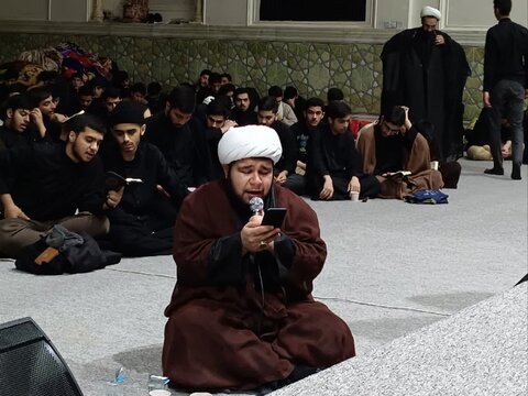 طلاب مدرسه علمیه فاطمی اولین شب قدر را در نجف اشرف احیا کردند