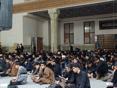 طلاب مدرسه علمیه فاطمی اولین شب قدر را در نجف اشرف احیا کردند