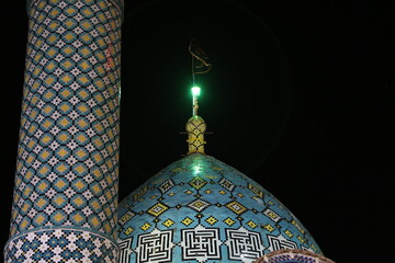 پرچم گنبد امام‌زاده محمد هلال‌بن علی(ع) به رنگ عزا درآمد