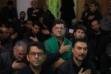 فیلم/ مراسم سینه‌زنی در مصلای جمعه برازجان در شب شهادت مولای متقیان علی(ع)