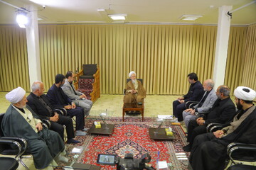 تصاویر / دیدار استاندار قم با آیت‌الله العظمی جوادی آملی