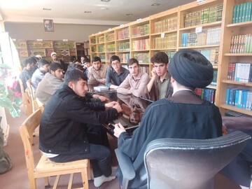تصاویر/ نشست علمی رمضانیه با موضوع «تقابل علم و قرآن» در مدرسه علمیه خلخال