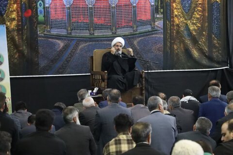 تصاویر مراسم احیای شب بیست و یکم ماه مبارک رمضان در خرم آباد