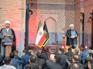 شب قدر، فرصتی برای رهایی از اسارت‌های دنیوی است+ عکس