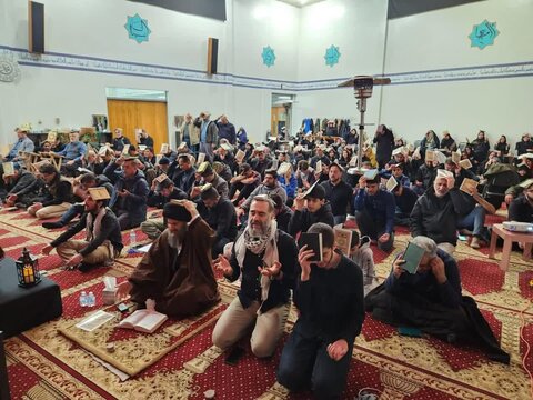 مراسم إحياء لیلة القدر في المركز الإسلامي بميشيغان الأمريكية