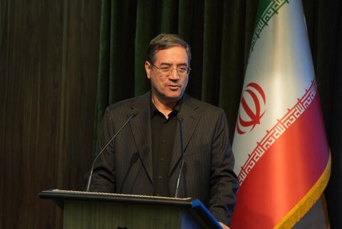 تصاویر/ دیدار  رئیس‌جمهور با کارکنان استانداری آذربایجان‌غربی