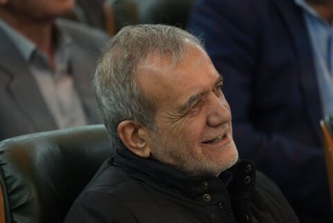 تصاویر/ دیدار  رئیس‌جمهور با کارکنان استانداری آذربایجان‌غربی