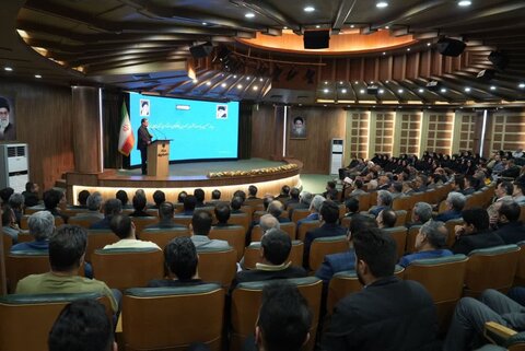 تصاویر/ دیدار  رئیس‌جمهور با کارکنان استانداری آذربایجان‌غربی