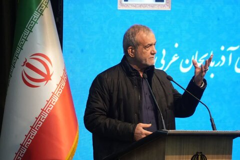 تصاویر/ دیدار  رئیس‌جمهور با کارکنان استانداری آذربایجان‌غربی