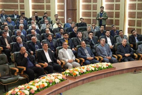 تصاویر/ دیدار  رئیس‌جمهور با کارکنان استانداری آذربایجان‌غربی