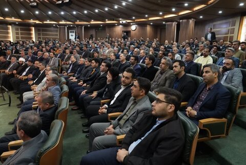 تصاویر/ دیدار  رئیس‌جمهور با کارکنان استانداری آذربایجان‌غربی