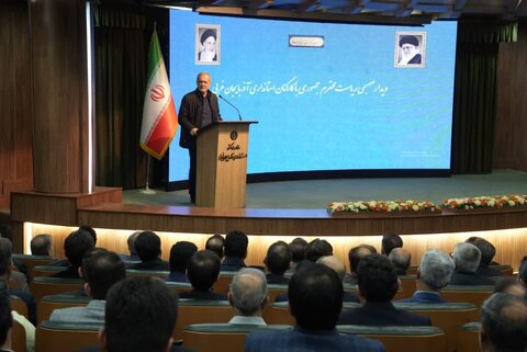 تصاویر/ دیدار  رئیس‌جمهور با کارکنان استانداری آذربایجان‌غربی