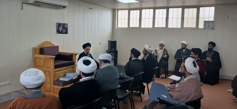 تصاویر/ دیدار اساتید مدرسه علمیه امیرالمؤمنین (ع) با امام جمعه آران و بیدگل