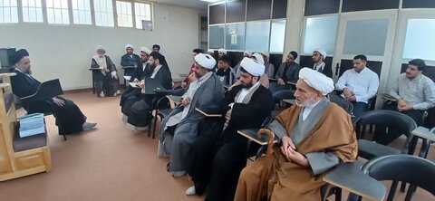 تصاویر/ دیدار اساتید مدرسه علمیه امیرالمؤمنین (ع) با امام جمعه آران و بیدگل