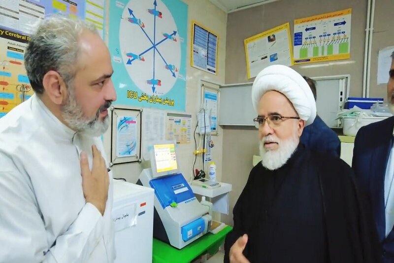 عیادت امام جمعه کرمانشاه از روحانی پیشکسوت+عکس