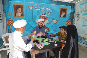 فیلم | گزارشی از فعالیت مبلغان حوزه علمیه قم در  نمایشگاه بهار در بهار
