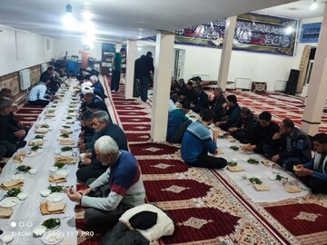 افطار ساده و وحدت بخش در بخش تخت سلیمان شهرستان تکاب + تصاویر