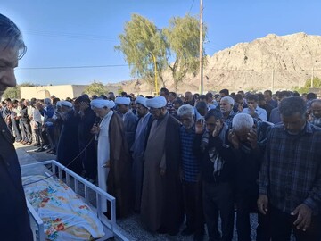 پیکر مادر شهید طلبه کیدی زارعی در روستای کرت زنی تشییع و خاکسپاری شد+ عکس