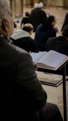 تصاویر/ جزء خوانی قرآن کریم بیست و پنجم ماه مبترک رمضان به روش حفظ خوانی در نجف ایران