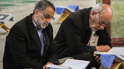 تصاویر/ جزء خوانی قرآن کریم بیست و پنجم ماه مبترک رمضان به روش حفظ خوانی در نجف ایران