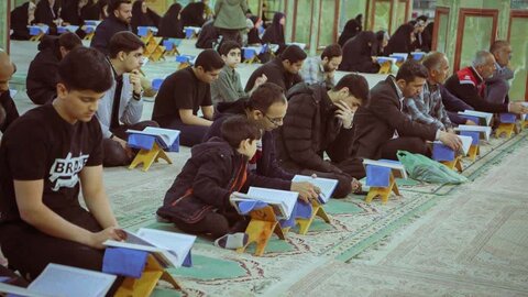 تصاویر/ جزء خوانی قرآن کریم بیست و پنجم ماه مبترک رمضان به روش حفظ خوانی در نجف ایران