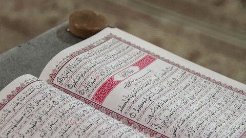 تصاویر/ جزء خوانی قرآن کریم بیست و پنجم ماه مبترک رمضان به روش حفظ خوانی در نجف ایران