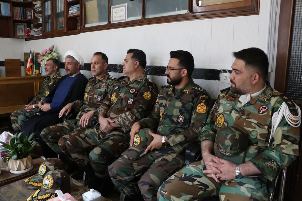 دیدار فرمانده تیپ ۴۰ ارتش با امام جمعه اردبیل