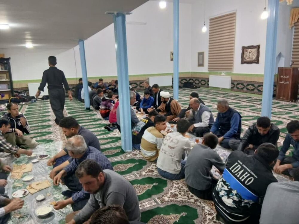 افطار ساده و وحدت بخش در بخش تخت سلیمان شهرستان تکاب