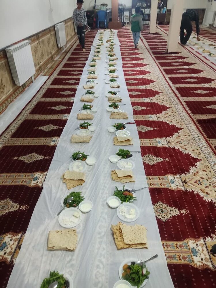 افطار ساده و وحدت بخش در بخش تخت سلیمان شهرستان تکاب