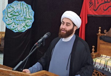 حوزه های علمیه در هدایت مردم به دین الهی نقش به سزایی دارند