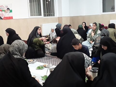تصاویر/برگزاری مراسم افطاری در مدرسه علمیه صدیقه طاهره غرق آباد