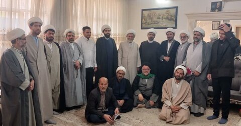 تصاویر/ حضور اساتید مدرسه علمیه امیرالمومنین برسرمزار روحانیون شهید آران وبیدگل