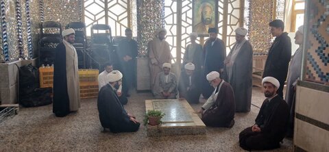 تصاویر/ حضور اساتید مدرسه علمیه امیرالمومنین برسرمزار روحانیون شهید آران وبیدگل