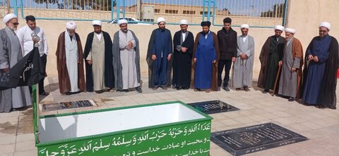 تصاویر/ حضور اساتید مدرسه علمیه امیرالمومنین برسرمزار روحانیون شهید آران وبیدگل