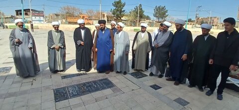 تصاویر/ حضور اساتید مدرسه علمیه امیرالمومنین برسرمزار روحانیون شهید آران وبیدگل