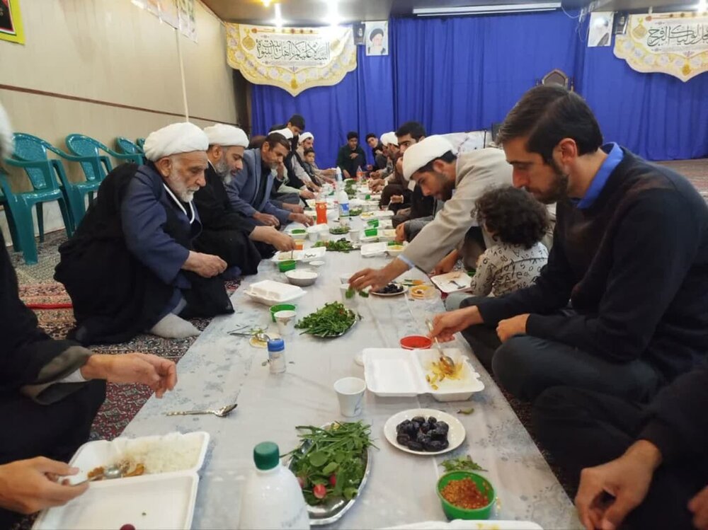 برگزاری ضیافت افطاری اساتید و طلاب مدرسه امیرالمومنین (ع) آران و بیدگل+عکس