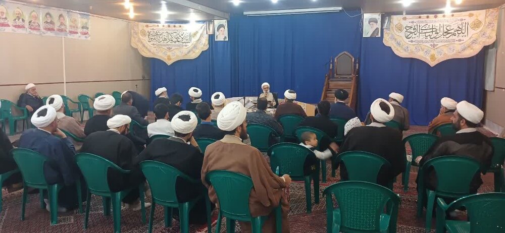 برگزاری ضیافت افطاری اساتید و طلاب مدرسه امیرالمومنین (ع) آران و بیدگل+ تصاویر